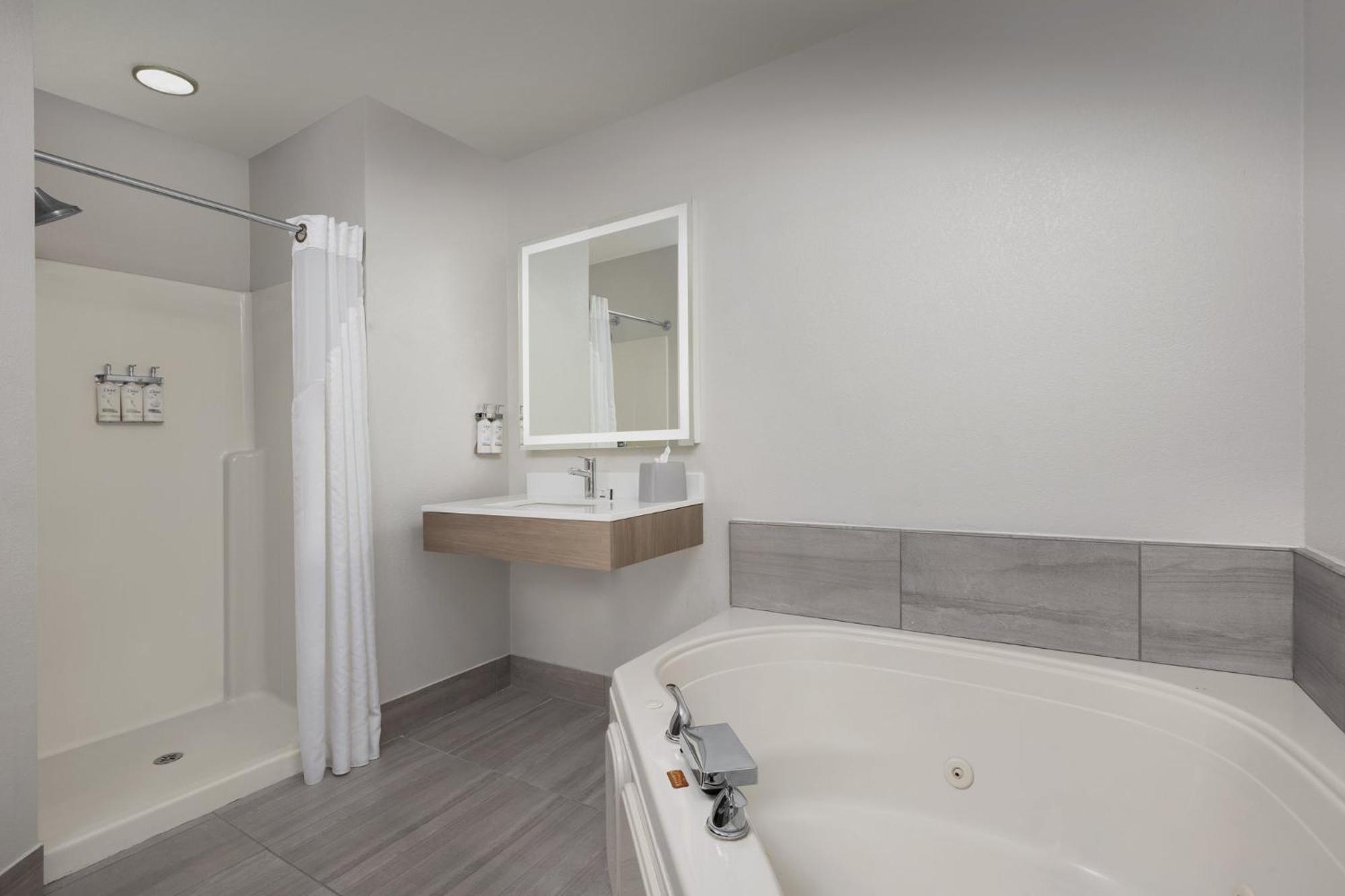 Holiday Inn Express & Suites Superior By Ihg Exterior photo