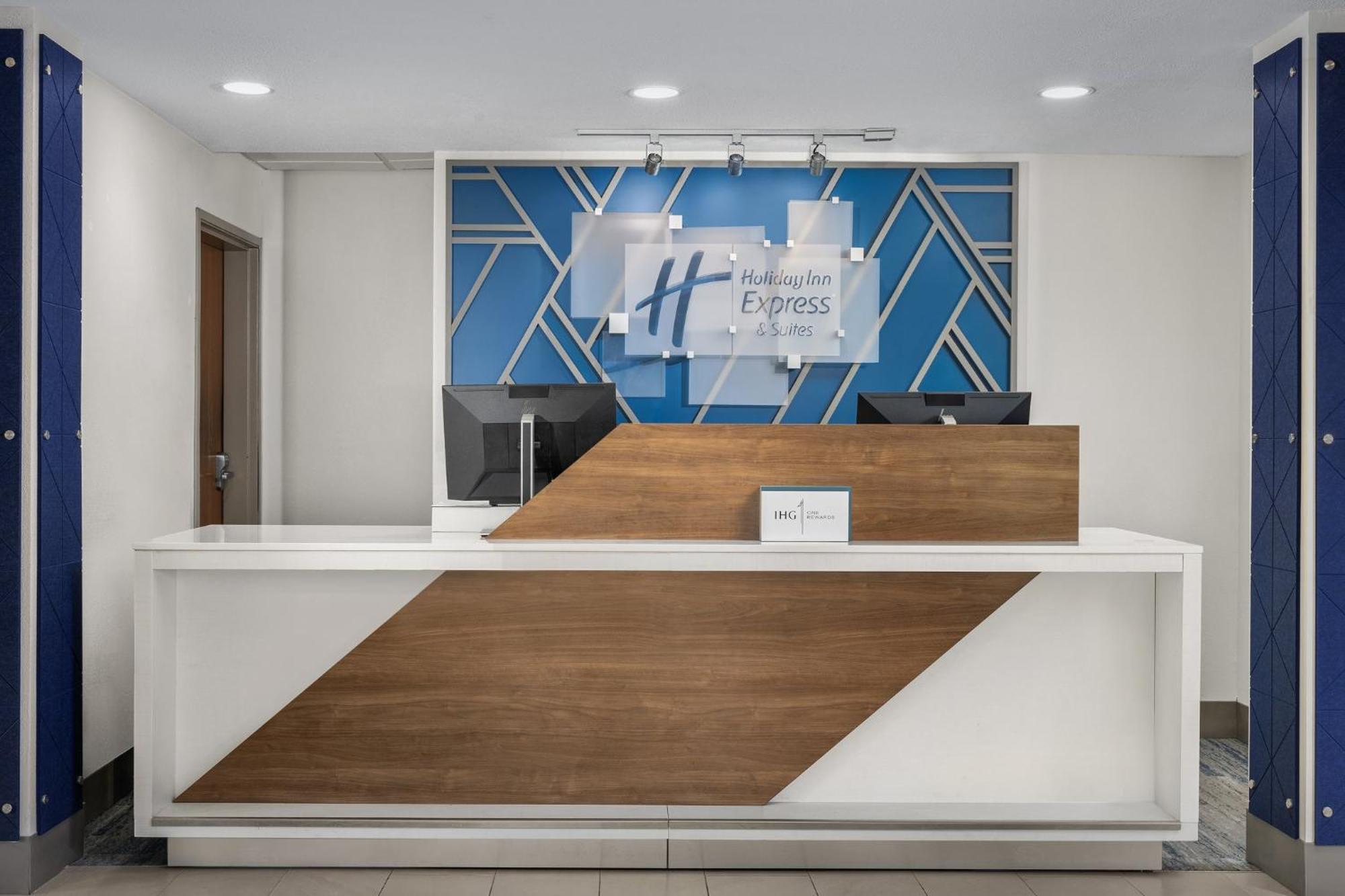 Holiday Inn Express & Suites Superior By Ihg Exterior photo